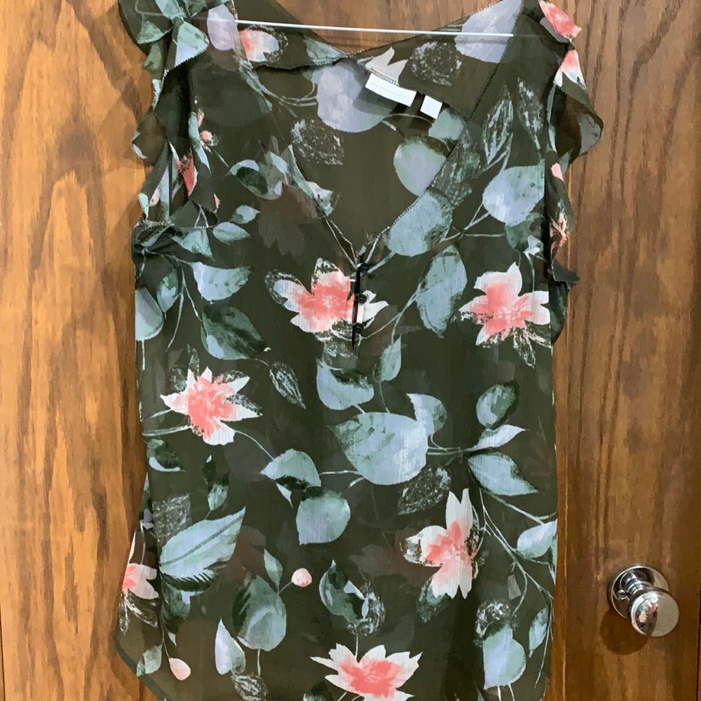 Beautiful New York & Co sleeveless flowery top
